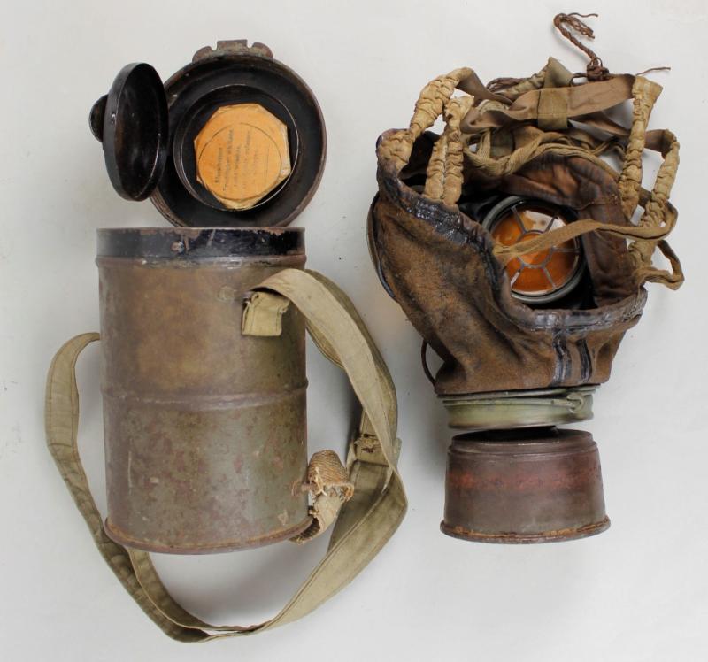 WW1 German M17 Gas Mask & Canister