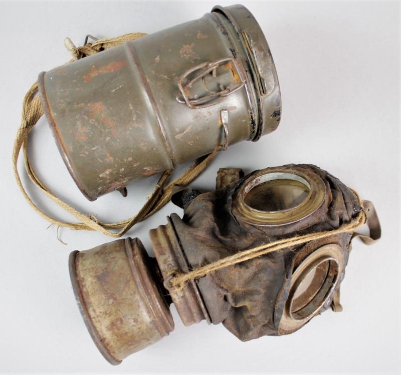 WW1 German Gas Mask , Carrying Straps & Tin