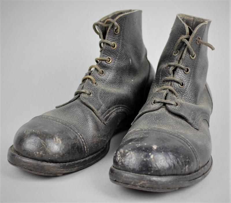 CS Militaria | WW2 British Ankle Boots 1942 ( Mannequin Used )